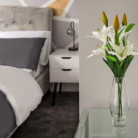 Like Your Own Private Hotel Luton  Extérieur photo