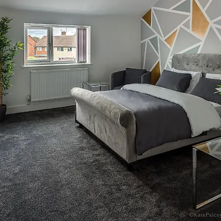 Like Your Own Private Hotel Luton  Extérieur photo