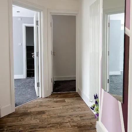 Like Your Own Private Hotel Luton  Extérieur photo